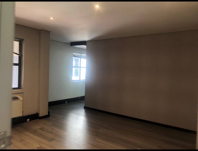 108M² OFFICE TO LET IN HYDE PARK